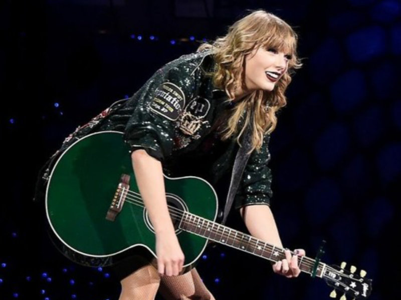 Taylor Swift, Phoebe Bridgers & Gayle at MetLife Stadium